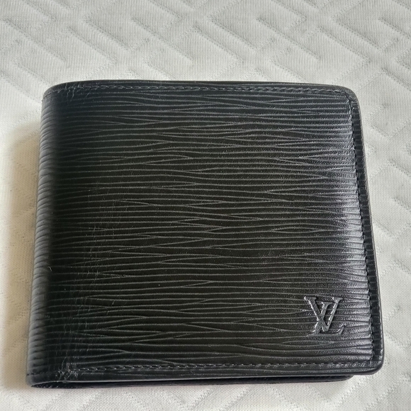 Louis Vuitton Other - Louis Vuitton Epi Leather Bifold Wallet.. Authentic!!